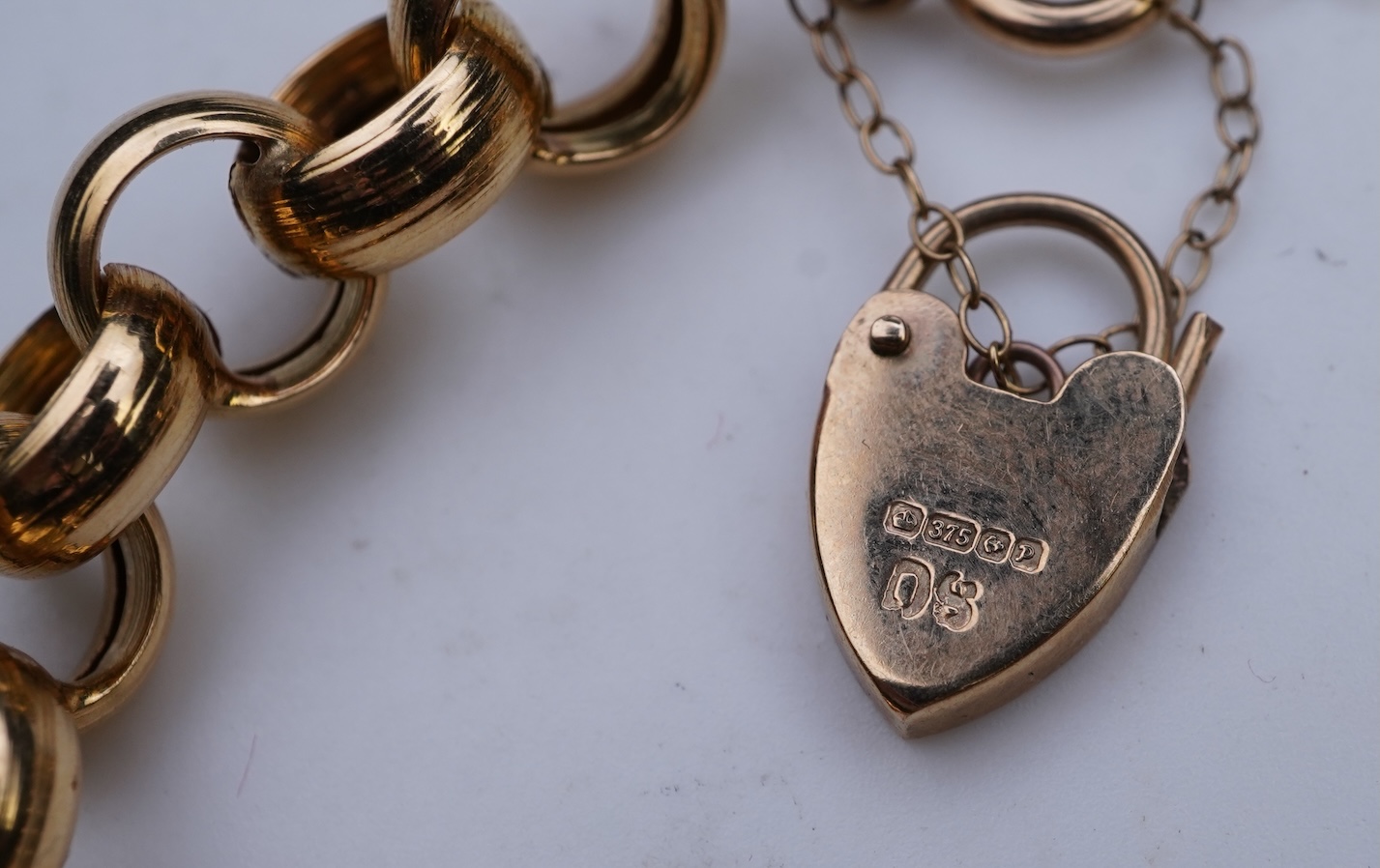 An 18ct gold bracelet